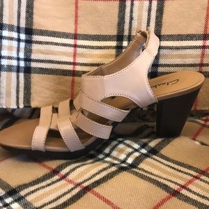 NWOT Clark’s •Strappy heel• size 11